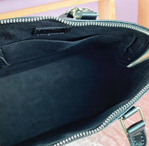 ルイヴィトンバッグ着用イメージ